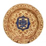 PIATTO stile Ispano/Moresco in ceramica smaltata e decorata con stemma araldico. Spagna primi '900
