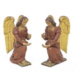 COPPIA SCULTURE in legno laccato e dorato raffiguranti "Angeli in ginocchio" (mancanze). Italia