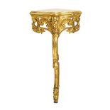 ANGOLIERA stile Luigi XV in legno intagliato e dorato ad oro zecchino. Sicilia XIX secolo Misure: cm
