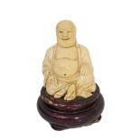 SCULTURA in avorio raffigurante "Buddha", base in legno. Cina primi '900 Misure: h cm 6,5