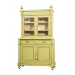 CREDENZA con vetrina in legno laccato verde con due ante, due cassetti e due sportelli sottostanti