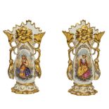 COPPIA VASI Luigi Filippo in porcellana decorata e lumeggiata in oro con medaglioni centrali