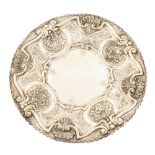 CENTROTAVOLA in argento sbalzato (g. 1485). Italia XX secolo Misure: diametro cm 45,5