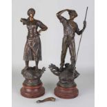 Zwei antike französische Statuen aus Metall. Bauer und Bäuerin. Um 1900. Ein Arm locker. Größe: 51 -