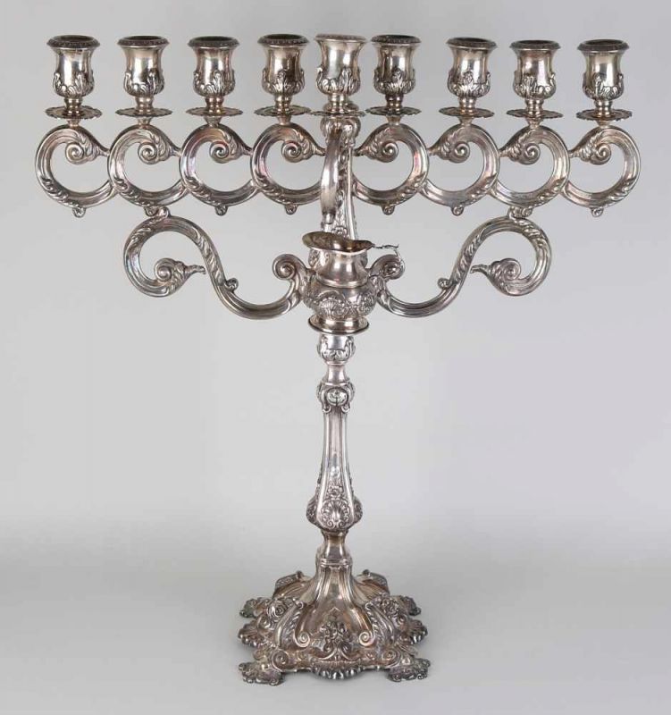 Schöner jüdischer Kerzenständer, Chanukka, Silber 925/000. Ein großer 9-Licht-Ölkerzenständer mit