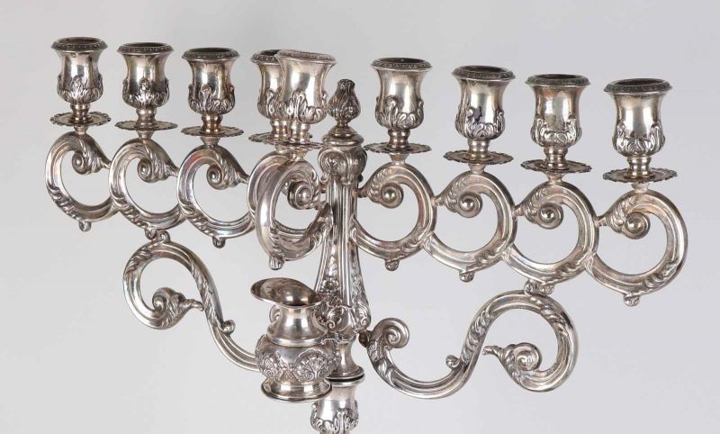 Schöner jüdischer Kerzenständer, Chanukka, Silber 925/000. Ein großer 9-Licht-Ölkerzenständer mit - Image 4 of 4