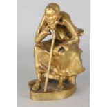 Antike vergoldete Bronzefigur. Alte Frau mit Spazierstock. Um 1900. Von Marcel Temporal Größe: 20