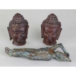 Drei alte orientalische Buddhafiguren. Zweimal Metallköpfe, einmal Bronze. Größe: 12 - 21 cm. In