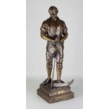 Große antike französische Bronzefigur. Von Levasseur Titel L 'angelus. Mann mit Sense Größe: 72