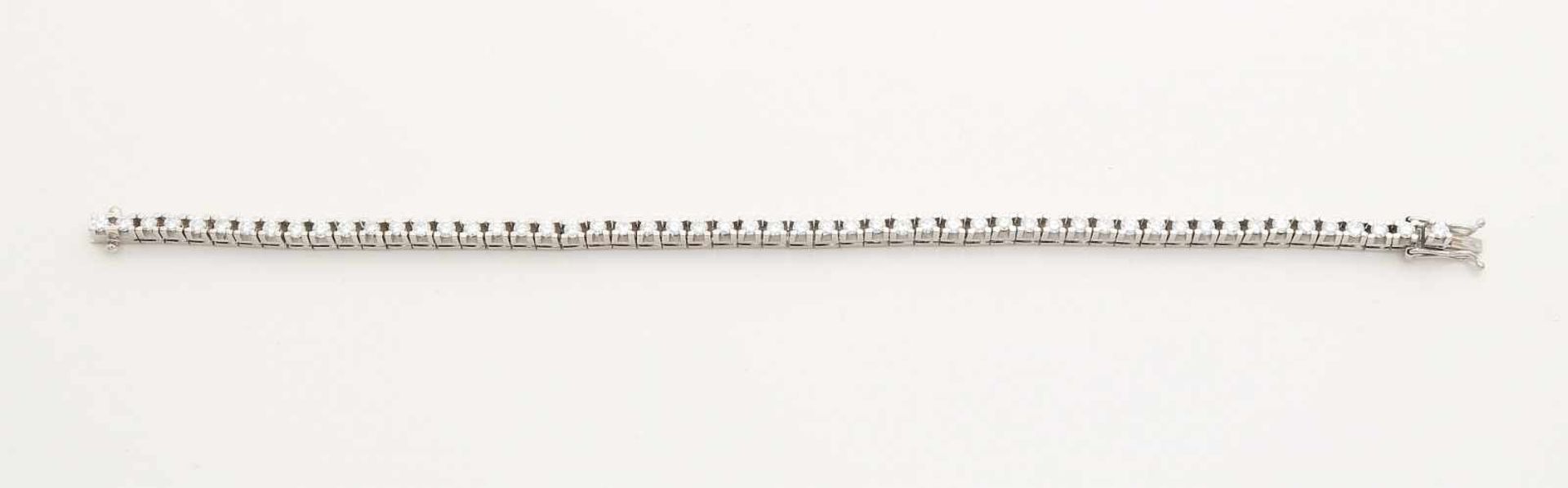 Elegant white gold tennis bracelet, 585/000, fully set with 54 brilliant cut diamonds, a total of - Image 2 of 2