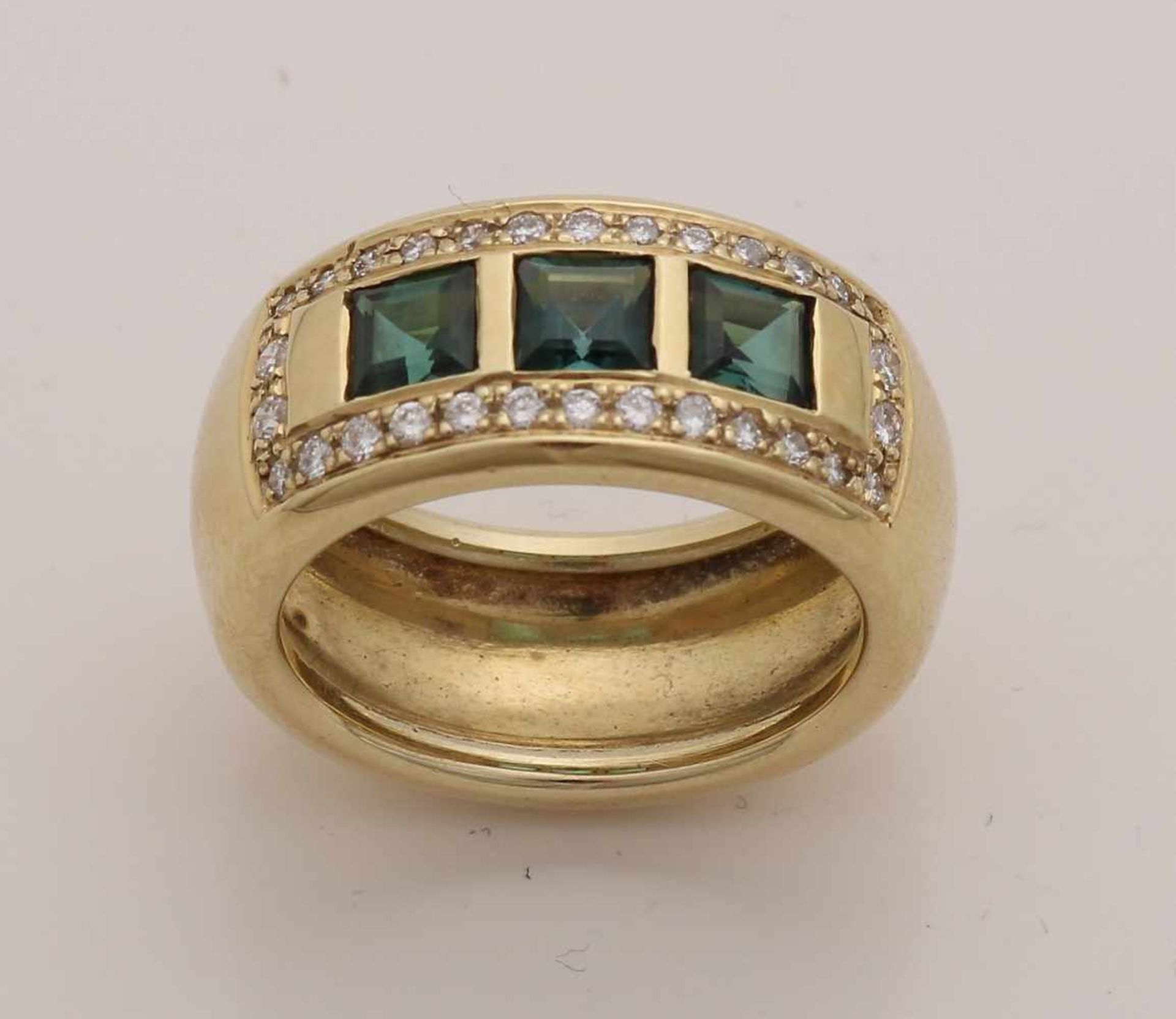 Yellow gold band ring, 585/000, with diamond and tourmaline. Wide ring with 3 square cut