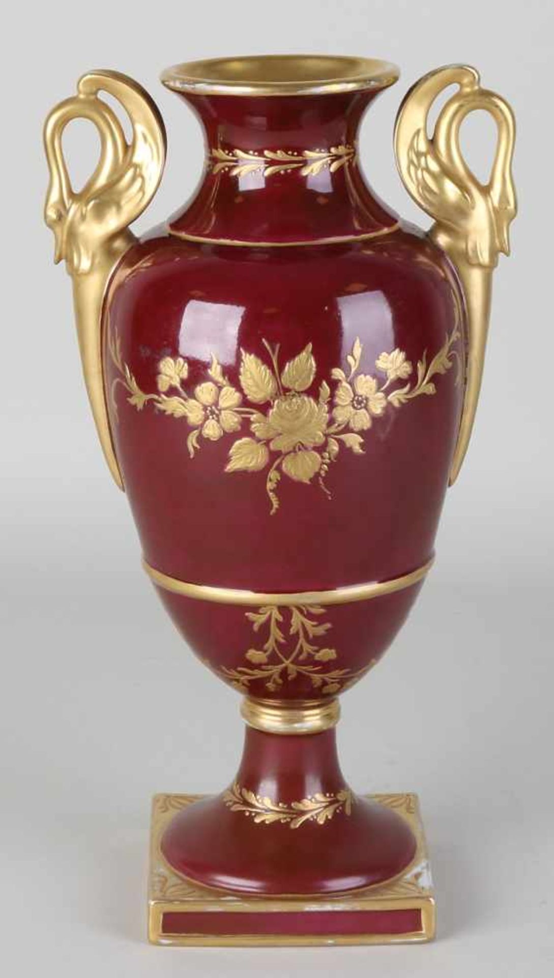 Old / antique porcelain hand-painted vase with putti and gold decor. Marked PM Dipinto a Mano. - Bild 2 aus 2