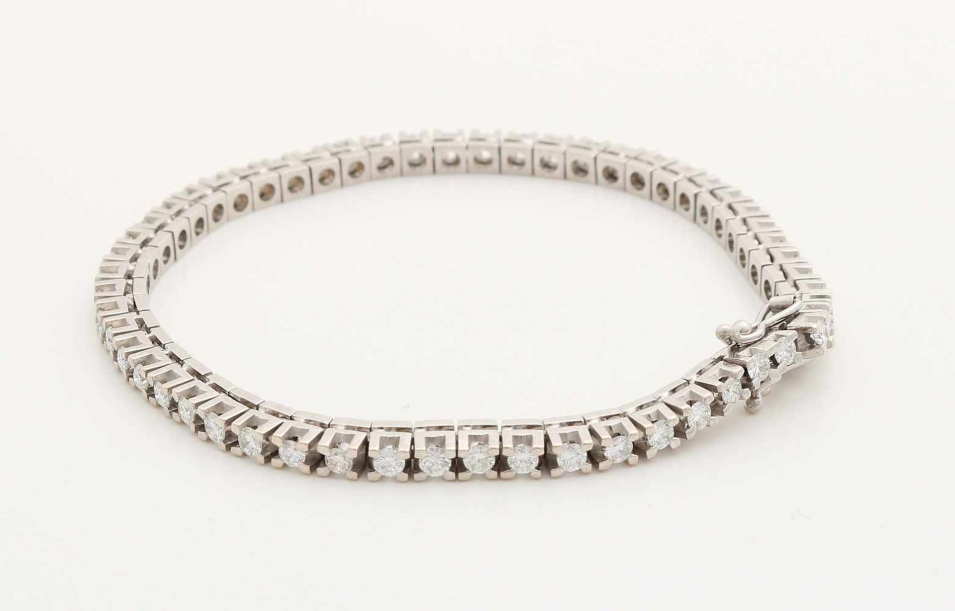 Elegant white gold tennis bracelet, 585/000, fully set with 54 brilliant cut diamonds, a total of