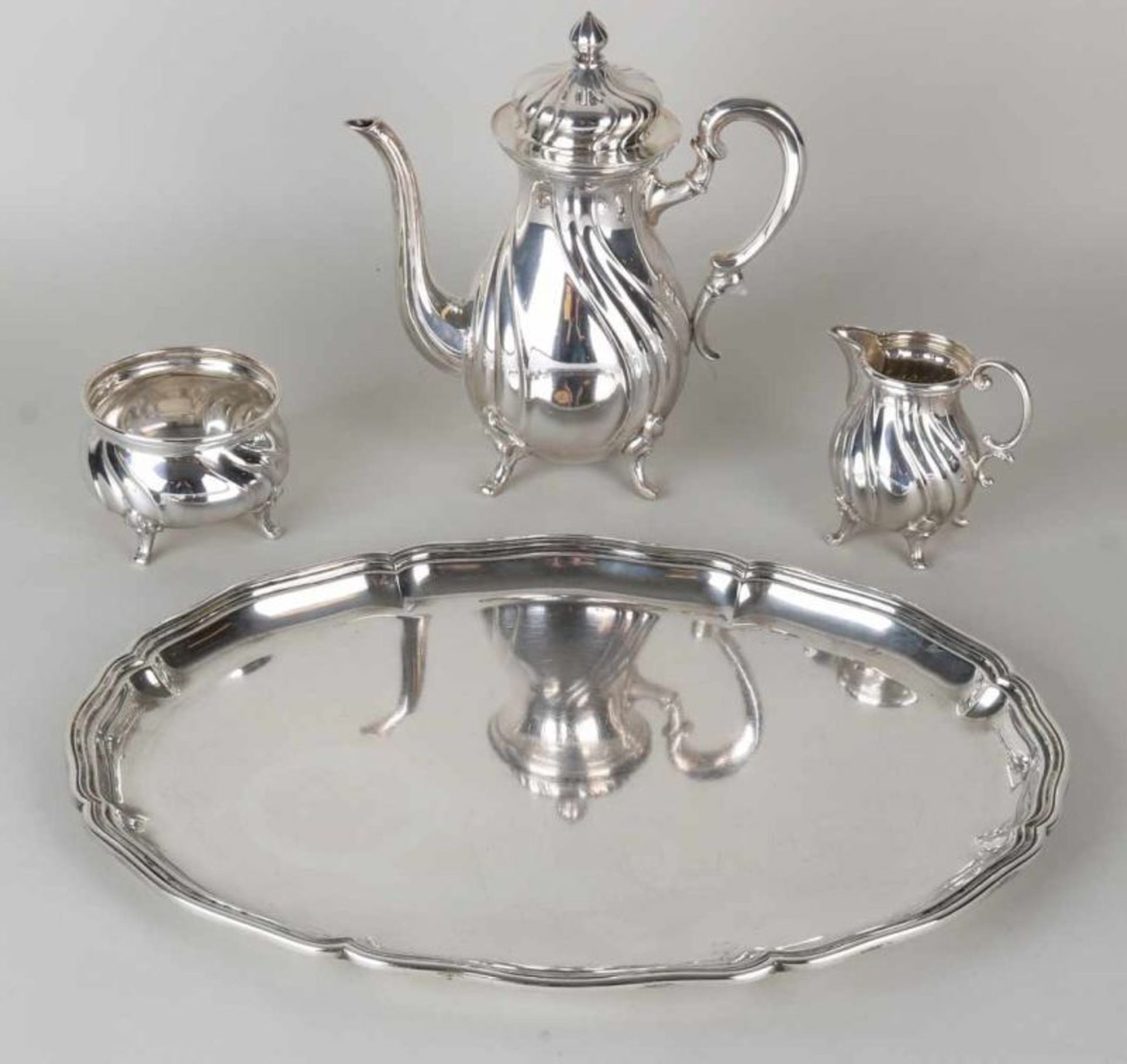 Silver service, 925/000, on tray, 800/000. Oval contoured tray with fillet edge with a coffee jug, - Bild 2 aus 2