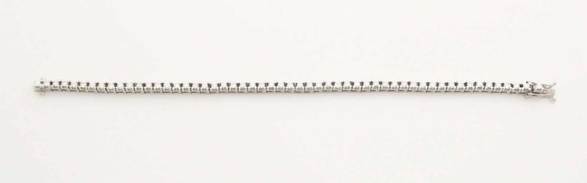 Elegant white gold tennis bracelet, 585/000, fully set with 54 brilliant cut diamonds, a total of - Bild 2 aus 2