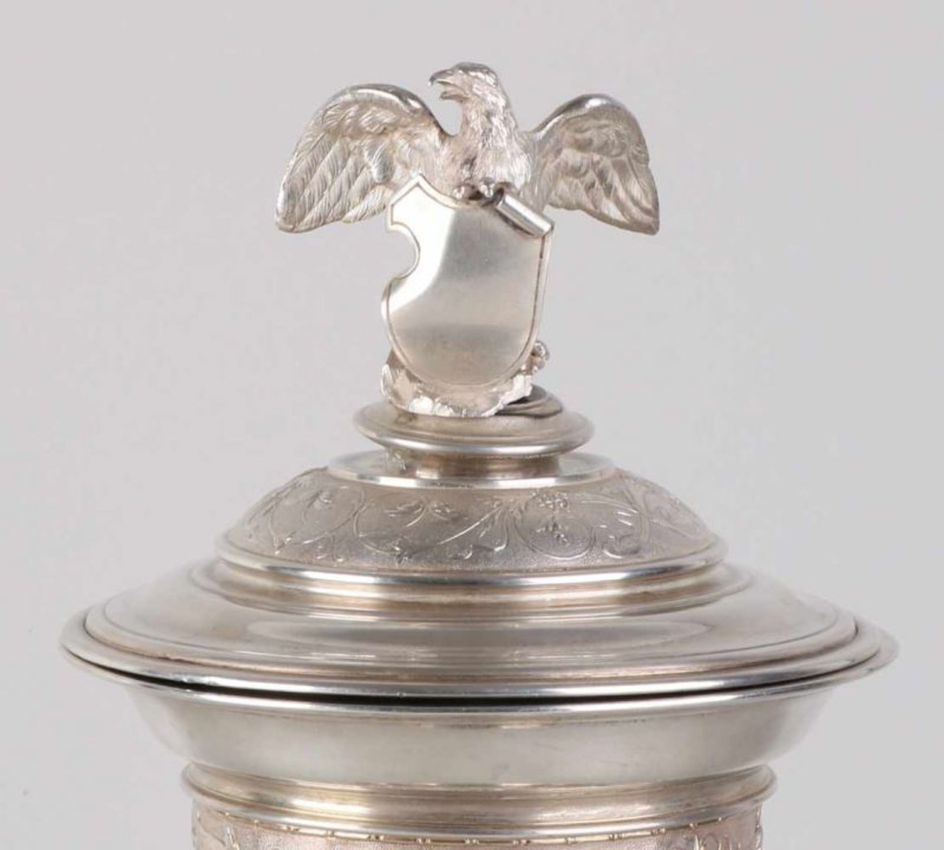 Antique silver show cup, 800/000, with lid. Round cup, decorated with a putti cartouche, four - Bild 3 aus 5