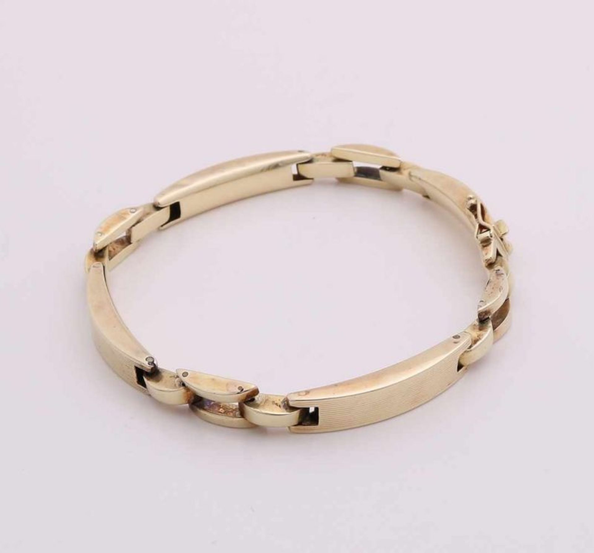 Yellow gold link bracelet, 585/000, with pins. Bracelet with 4 rectangular plates with line