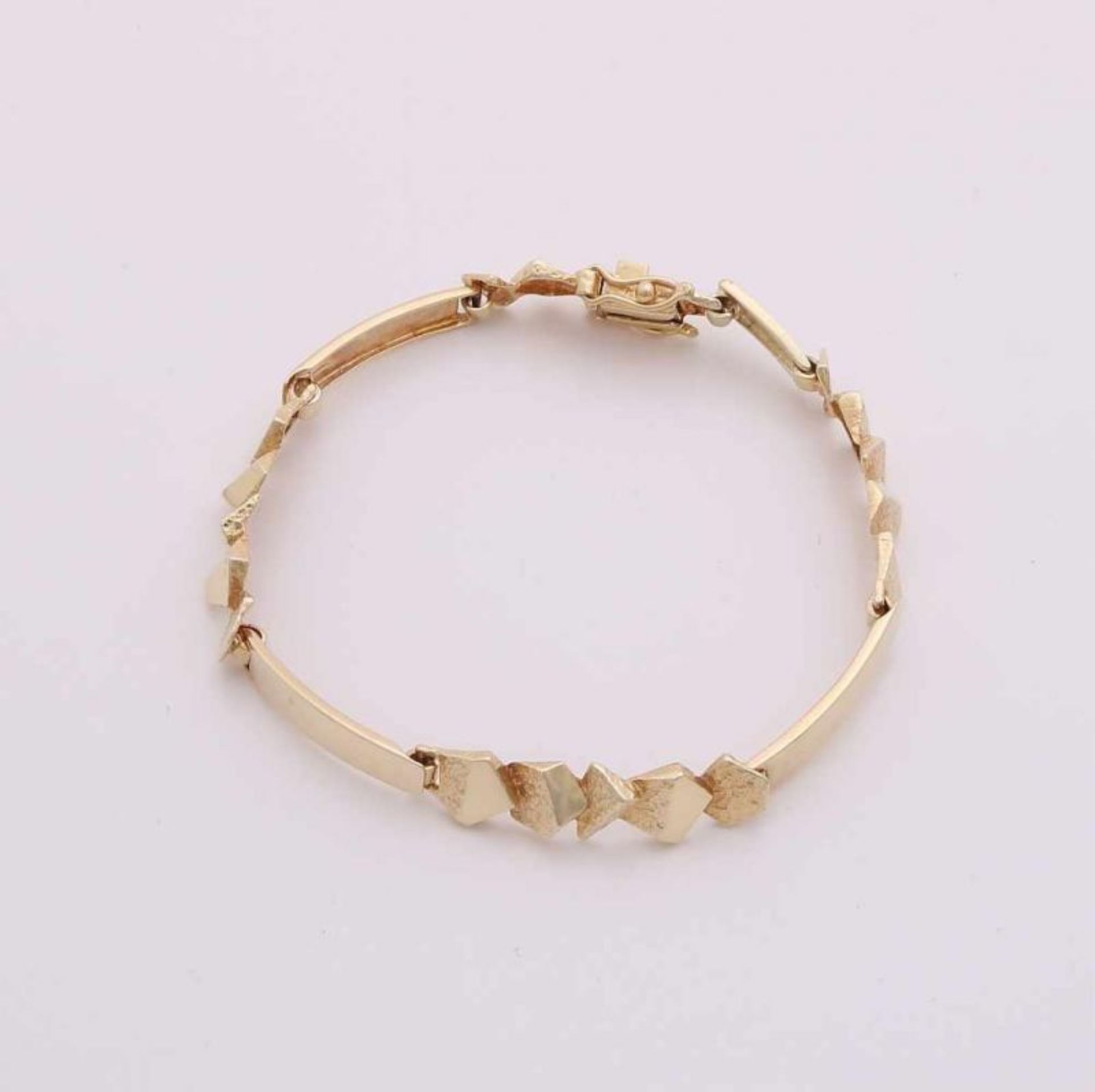 Yellow gold choker, 585/000, made from links with whimsical processing. Equipped with lock with