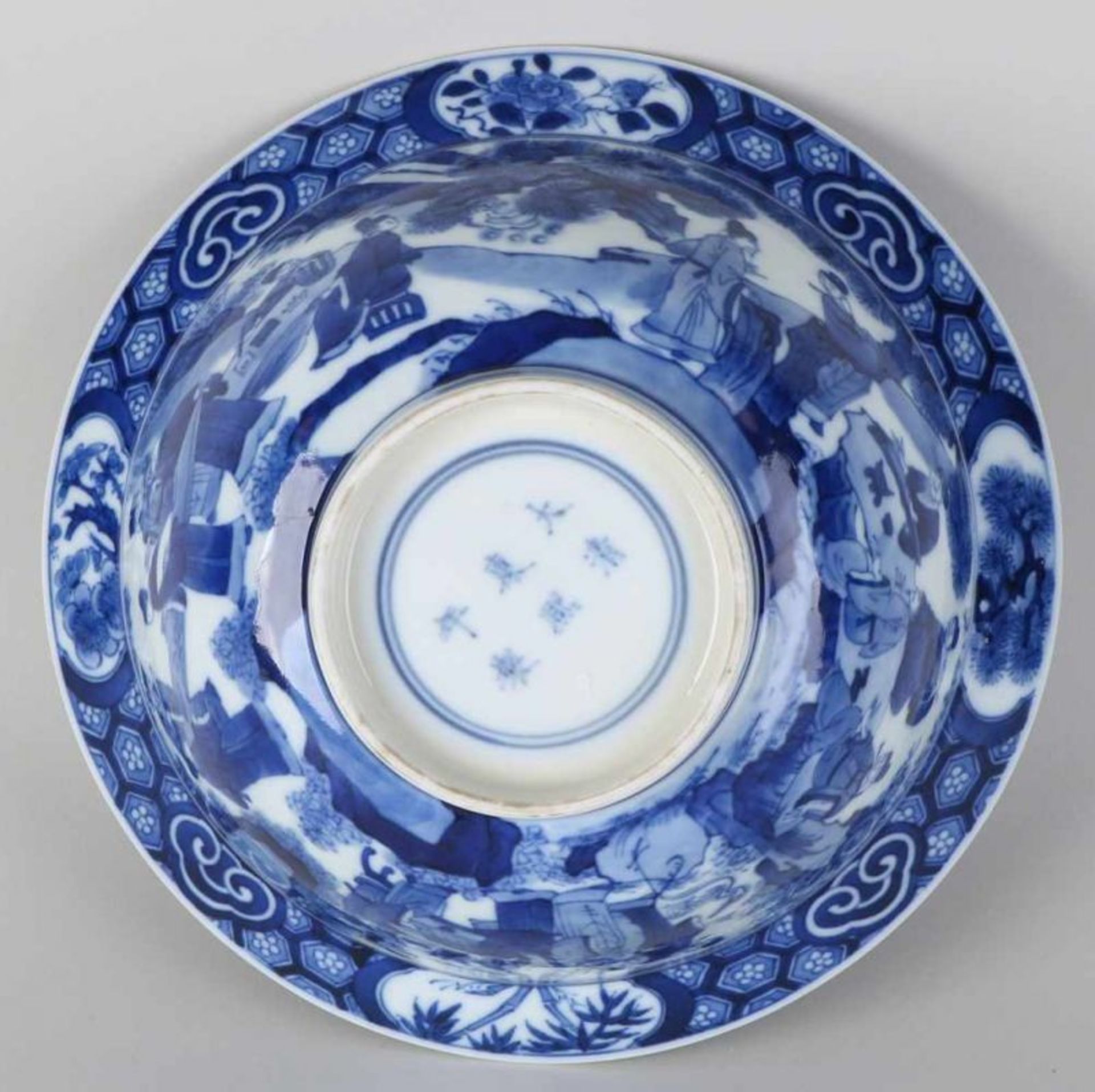 Large old Chinese porcelain Kang Xi branded flip-flop bowl, with figures in landscape decor all - Bild 3 aus 3