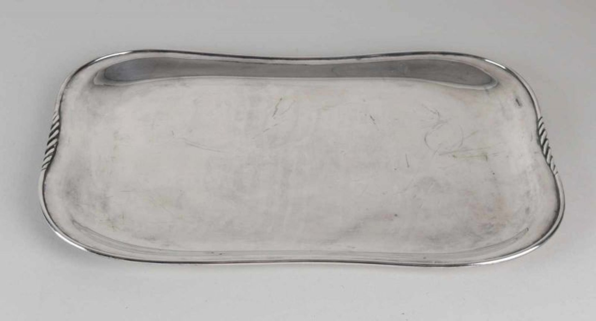 Silver tray, 925/000, rectangular contoured model, with a rising edge with integrated twisted