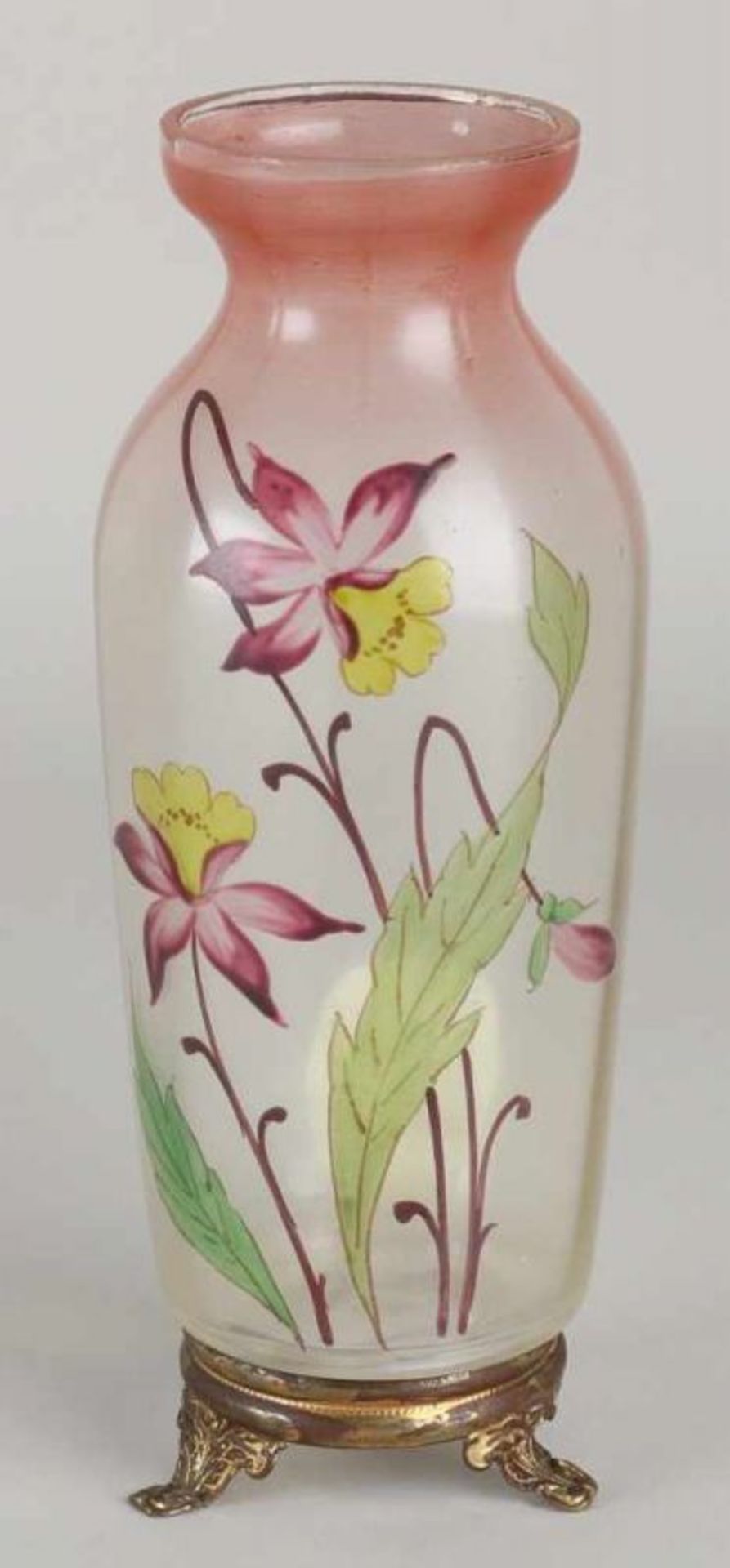 Antique hand-painted Jugendstil glass vase with brass base. Circa 1915. Size: 17 cm. In good