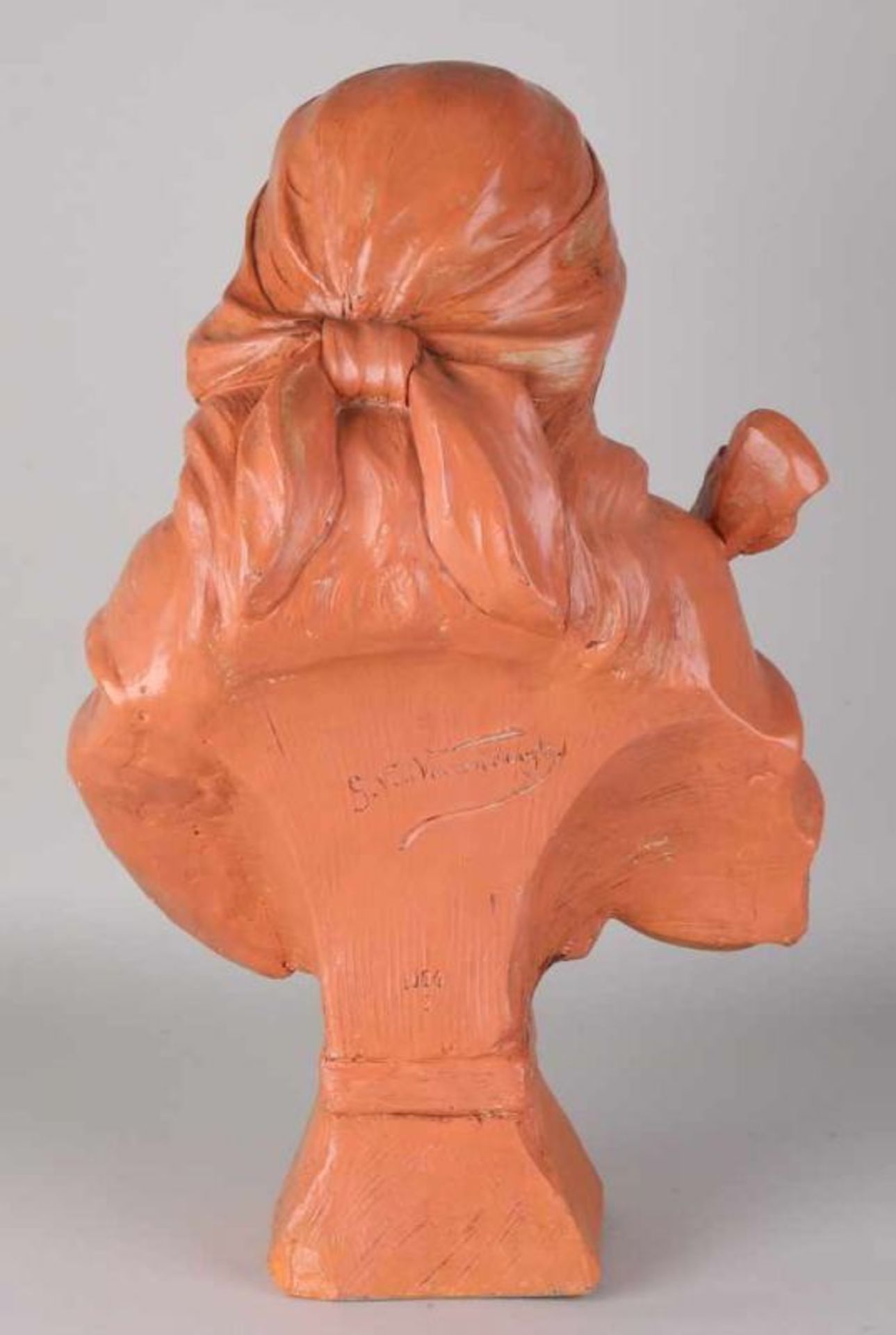 Antique terracotta bust. Sole Mio. Girl with mandolin. J. van Vaerenbergh signed. Circa 1900. Potato - Bild 2 aus 2