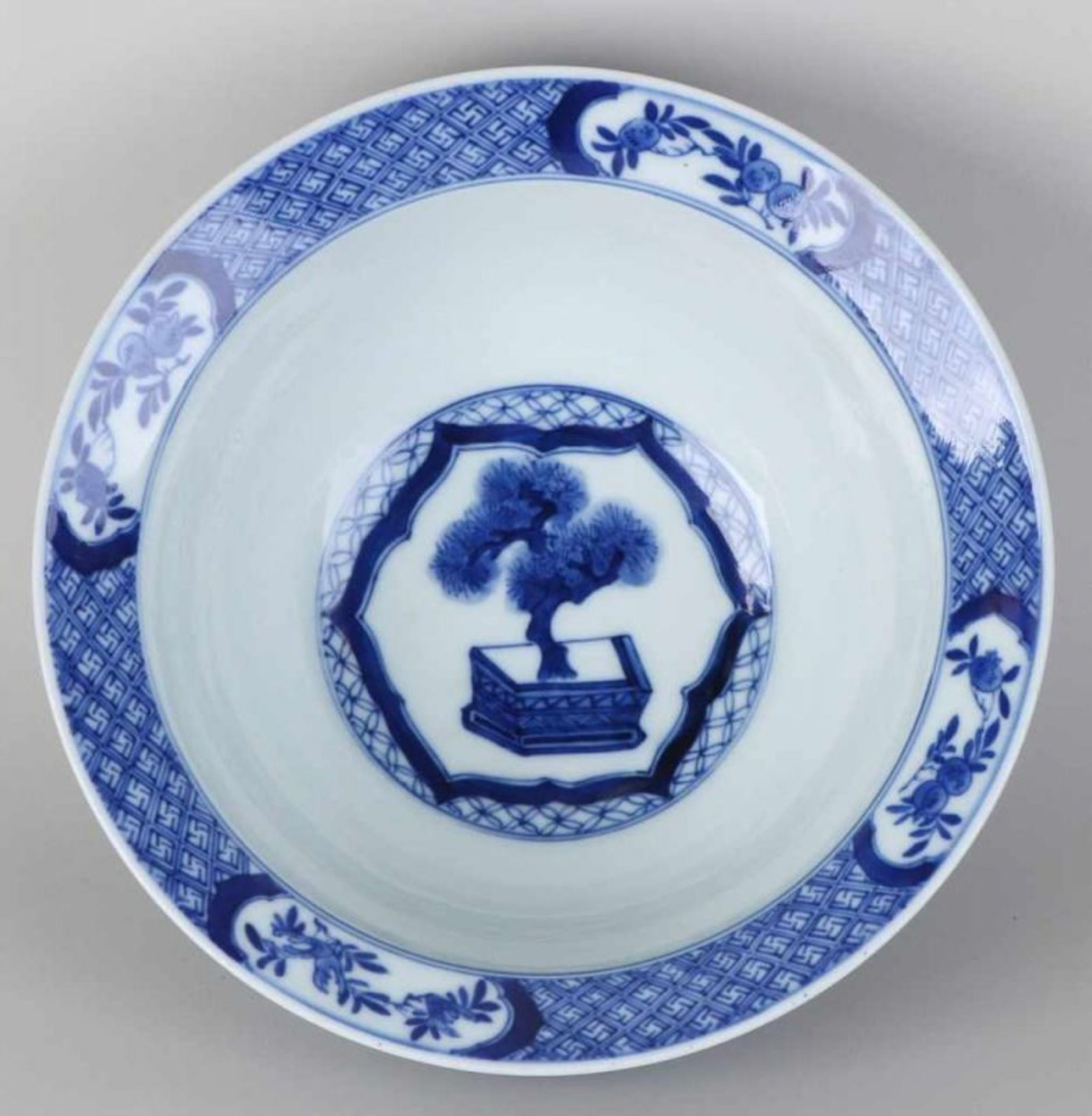 Large old Chinese porcelain Kang Xi branded flip-flop bowl, with figures in landscape decor all - Bild 2 aus 3