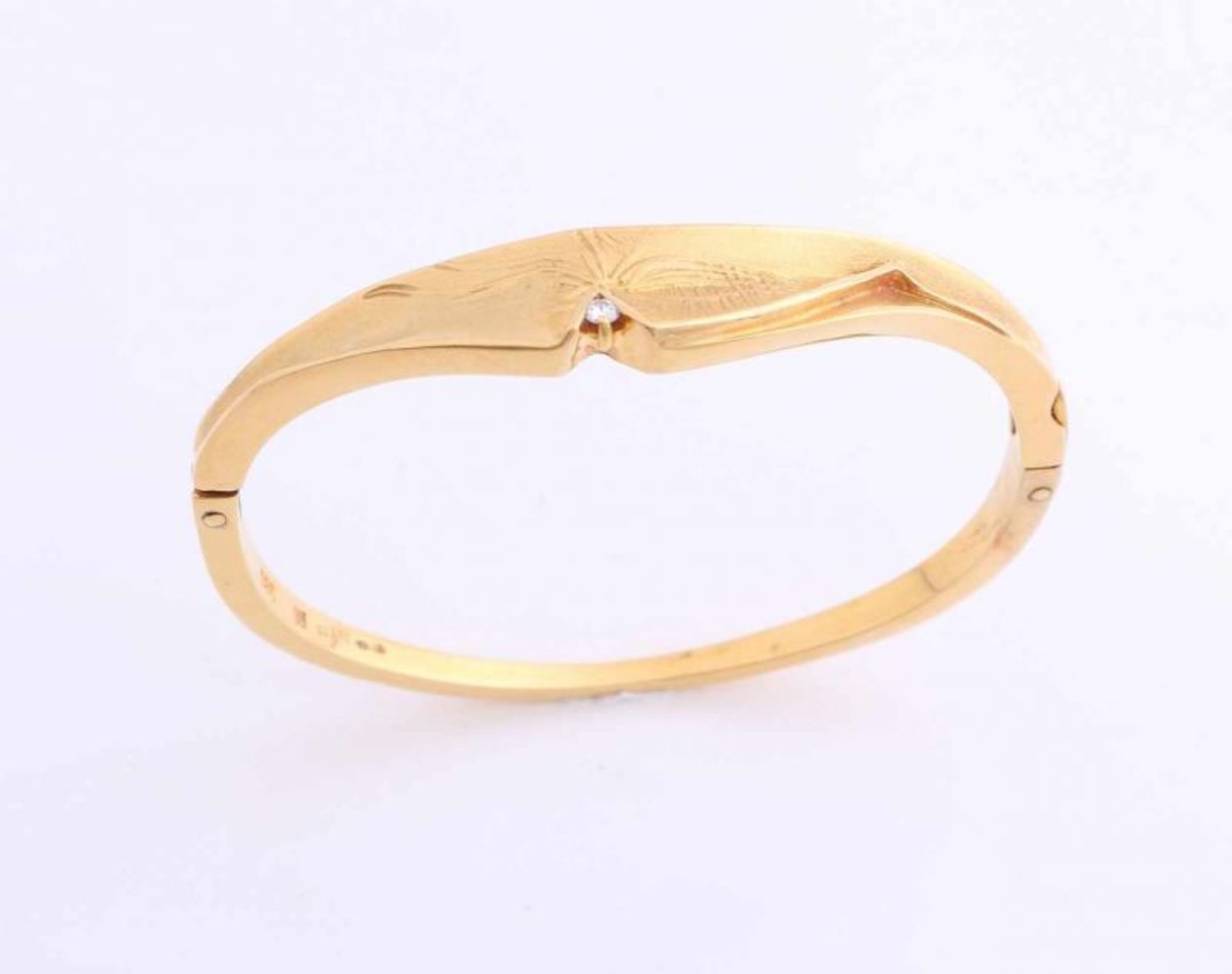 Beautiful yellow gold bracelet, 585/000, with diamond. Stiff bracelet with hinge and flared piece at