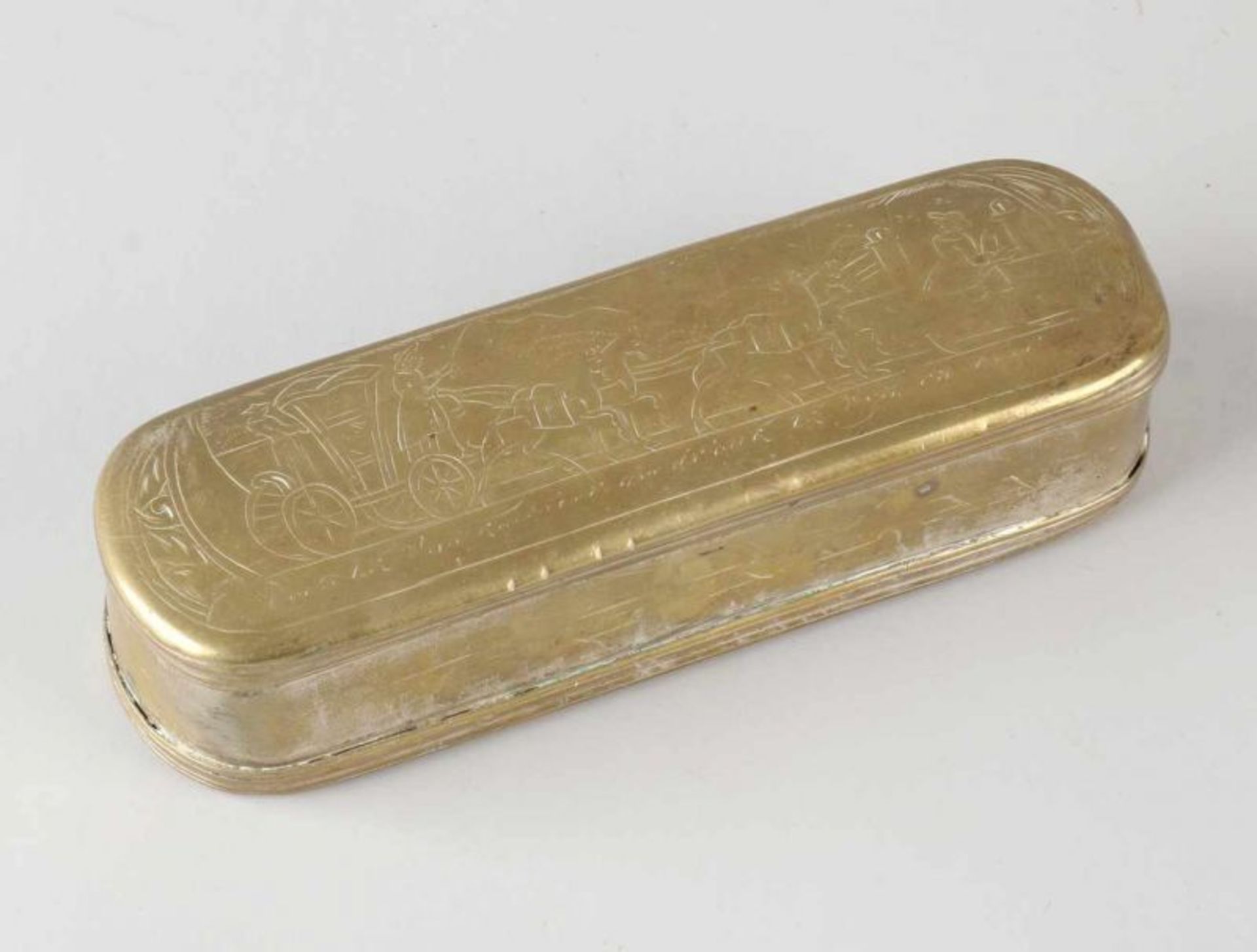 18th century brass engraved tobacco box with carriage representation. Dimensions: 3.5 x 15 x 4.8 cm.