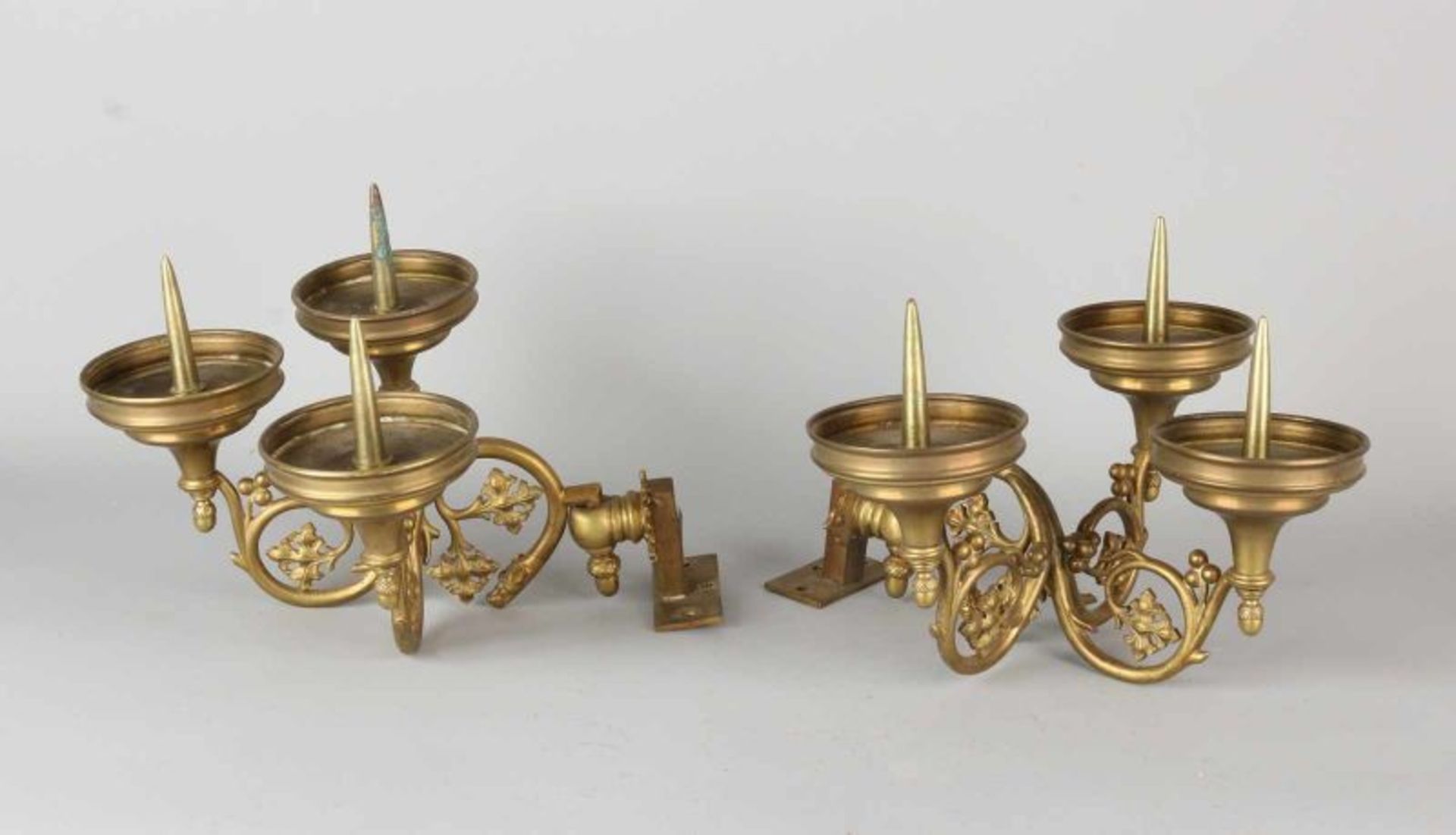 Two 19th century bronze wall candlesticks with tendrils. Neo Renaissance. Dimensions: 19 x 27 x 28