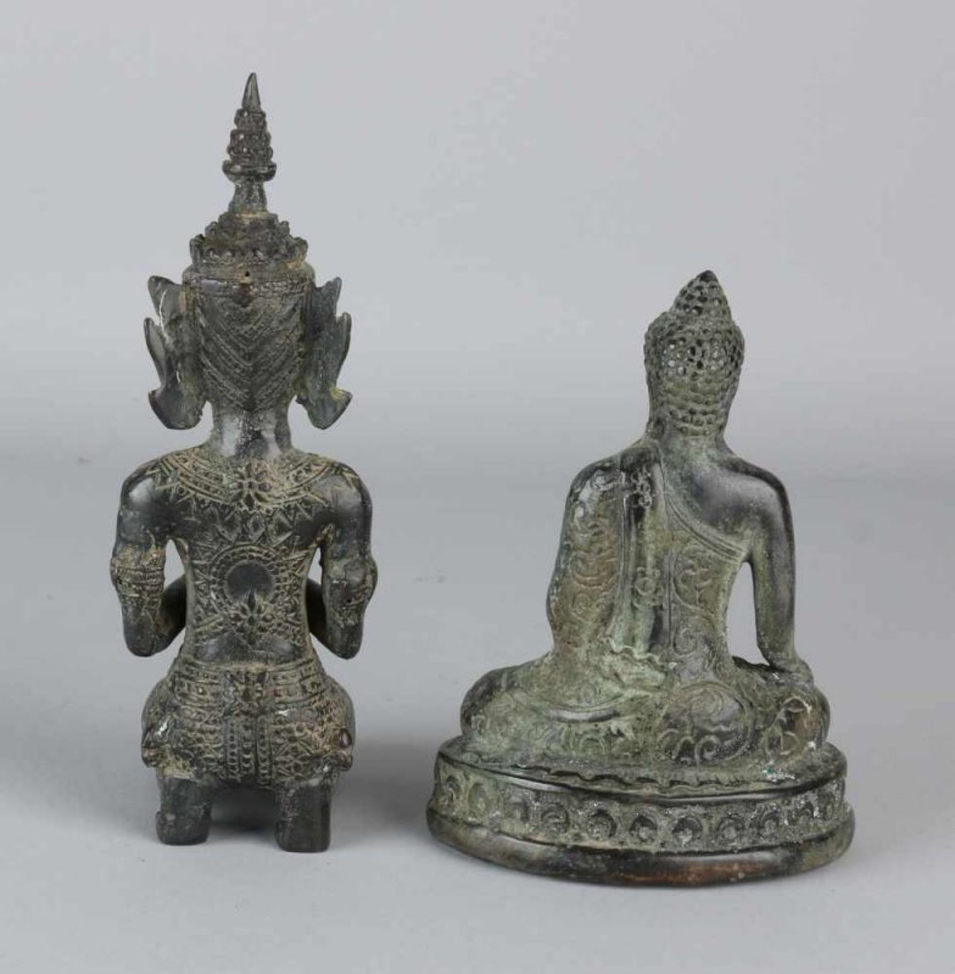 Two old / antique bronze Buddha figures. Thailand. Dimensions: 15 - 21 cm. In good condition. - Bild 2 aus 2