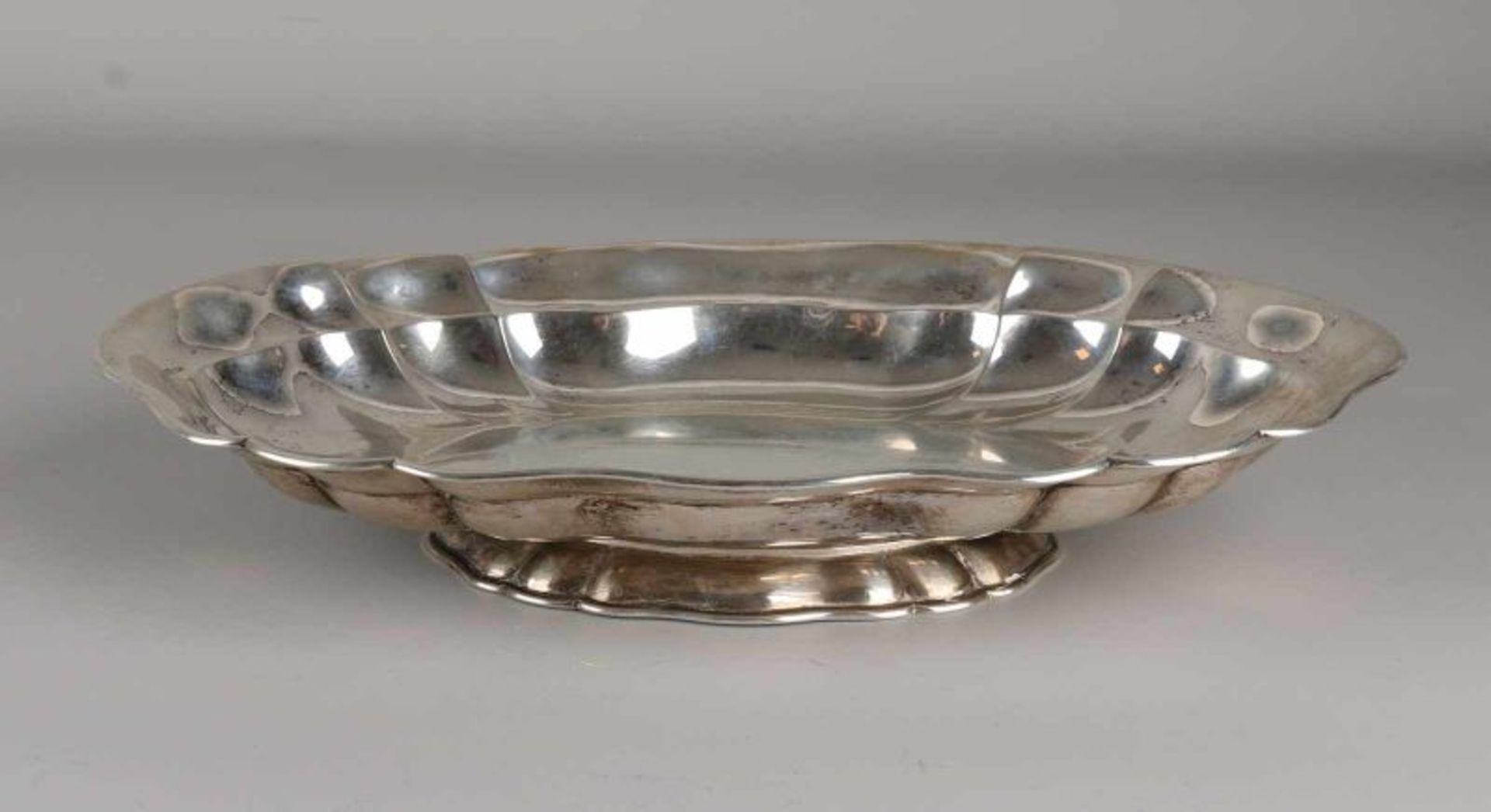 Silver bowl, 800/000, oval-contoured model on oval base with scalloped edge. 31x18x5 cm. German. 405