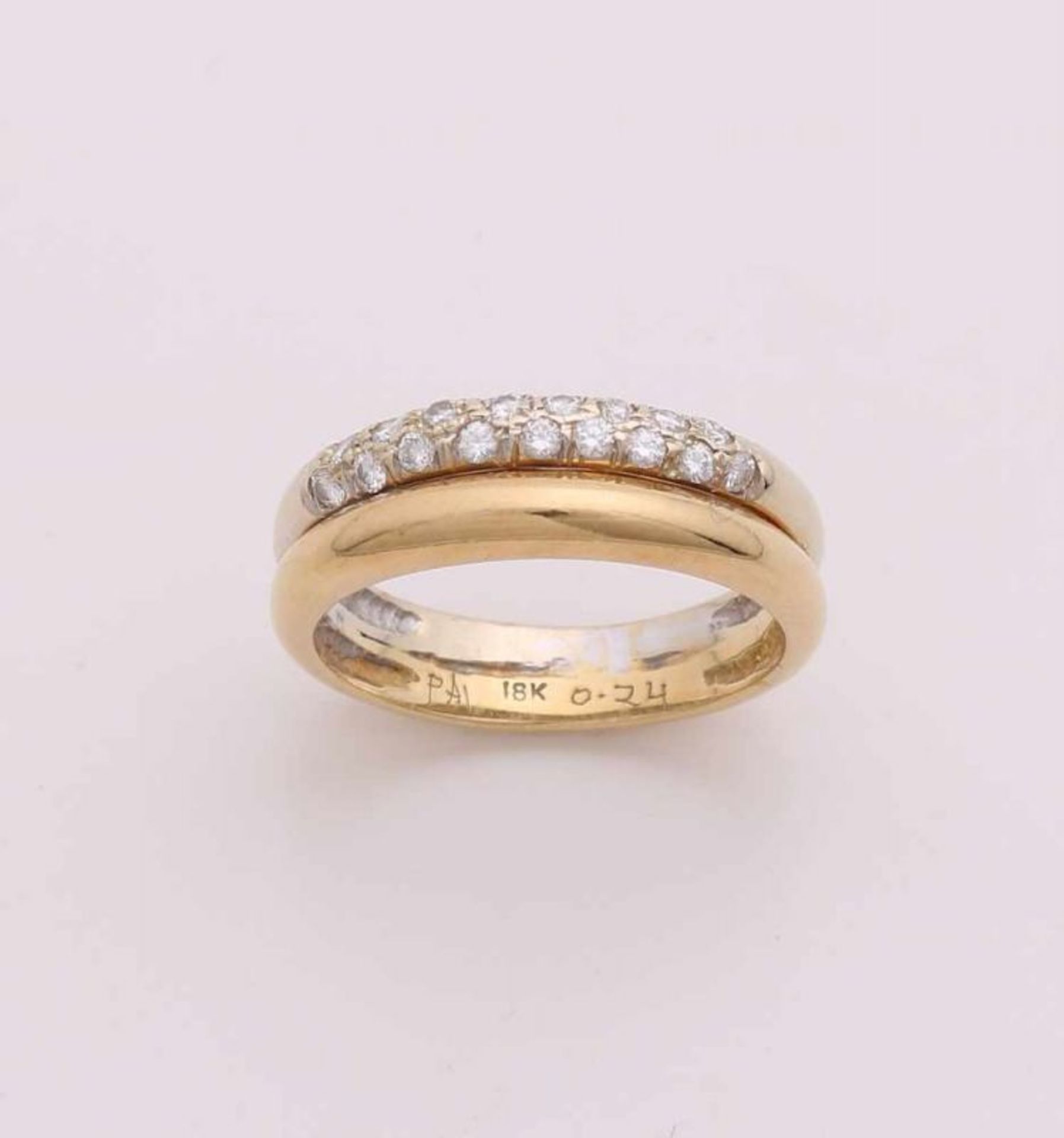Gold ring, 750/000, with diamond. Ring with 2 convex bands, yellow gold and white gold with