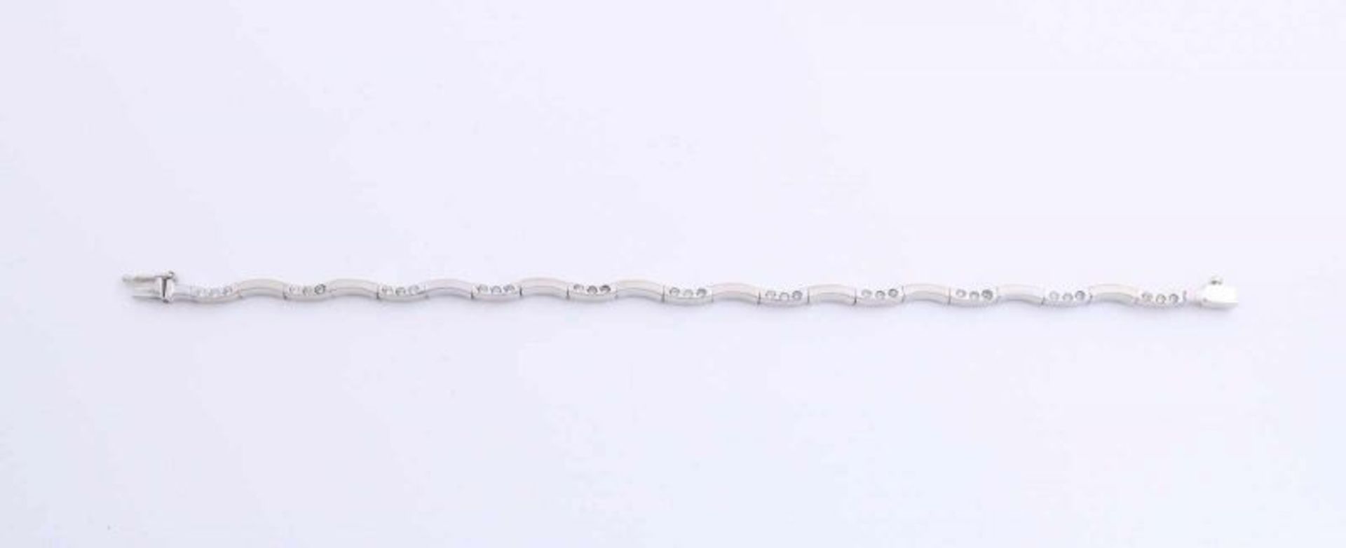 White gold bracelet, 585/000, with diamond. Fine bracelet with wavy links alternately matted or - Bild 2 aus 2