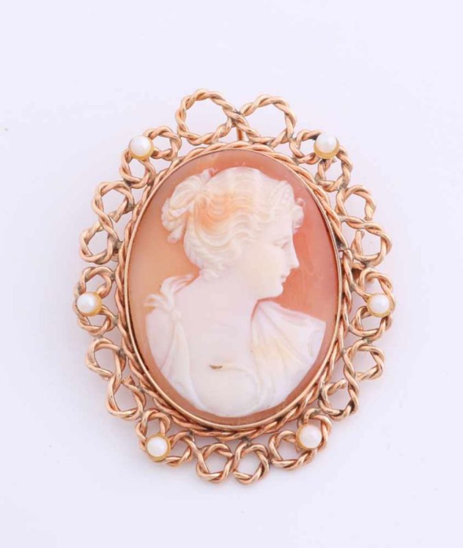 Yellow gold pendant / brooch, 585/000 with cameo and pearls. Pendant / brooch with beautiful