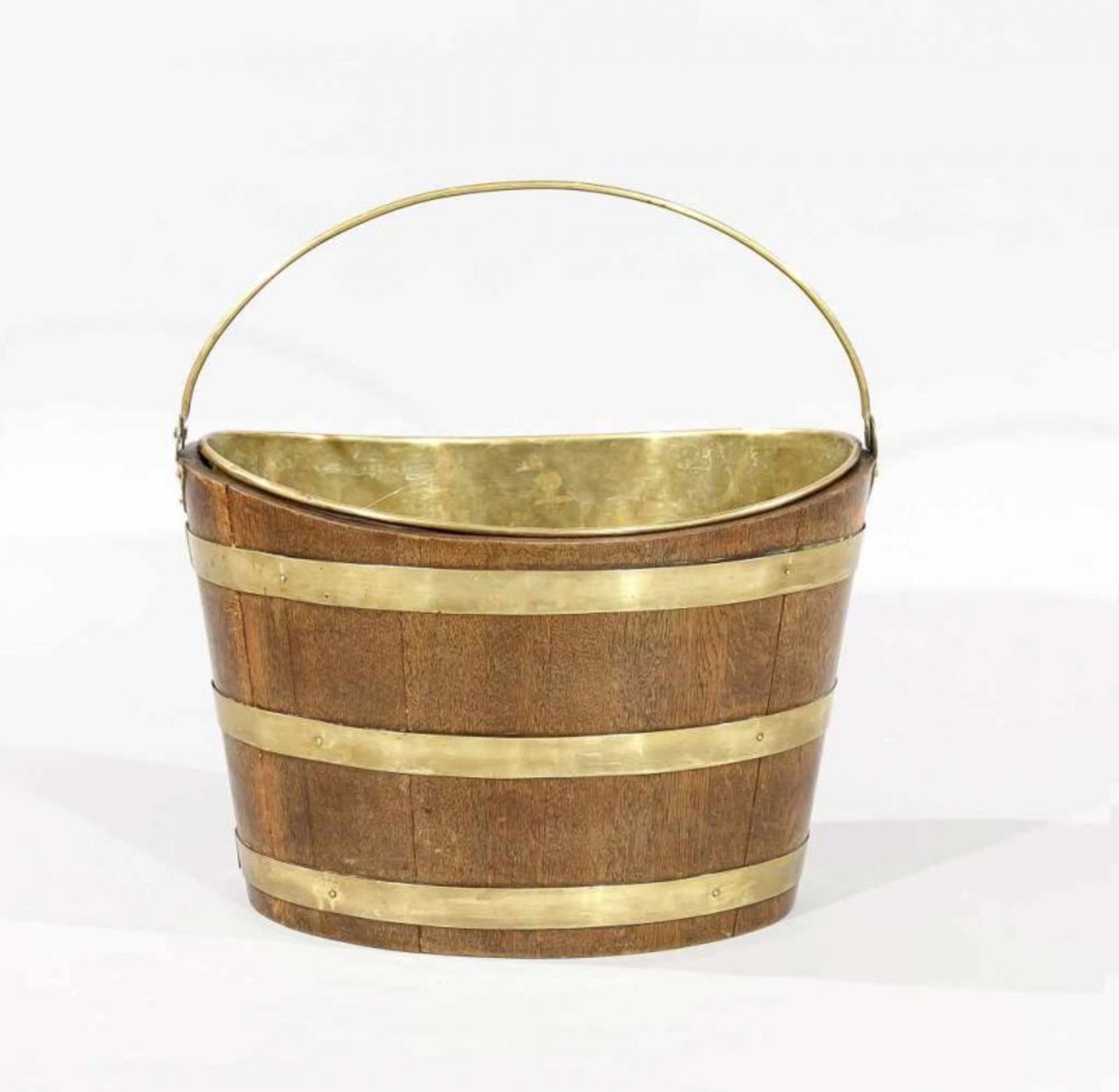 Large antique oval oak bucket with brass handle and inner container. Around 1800. Dimensions: 27 x