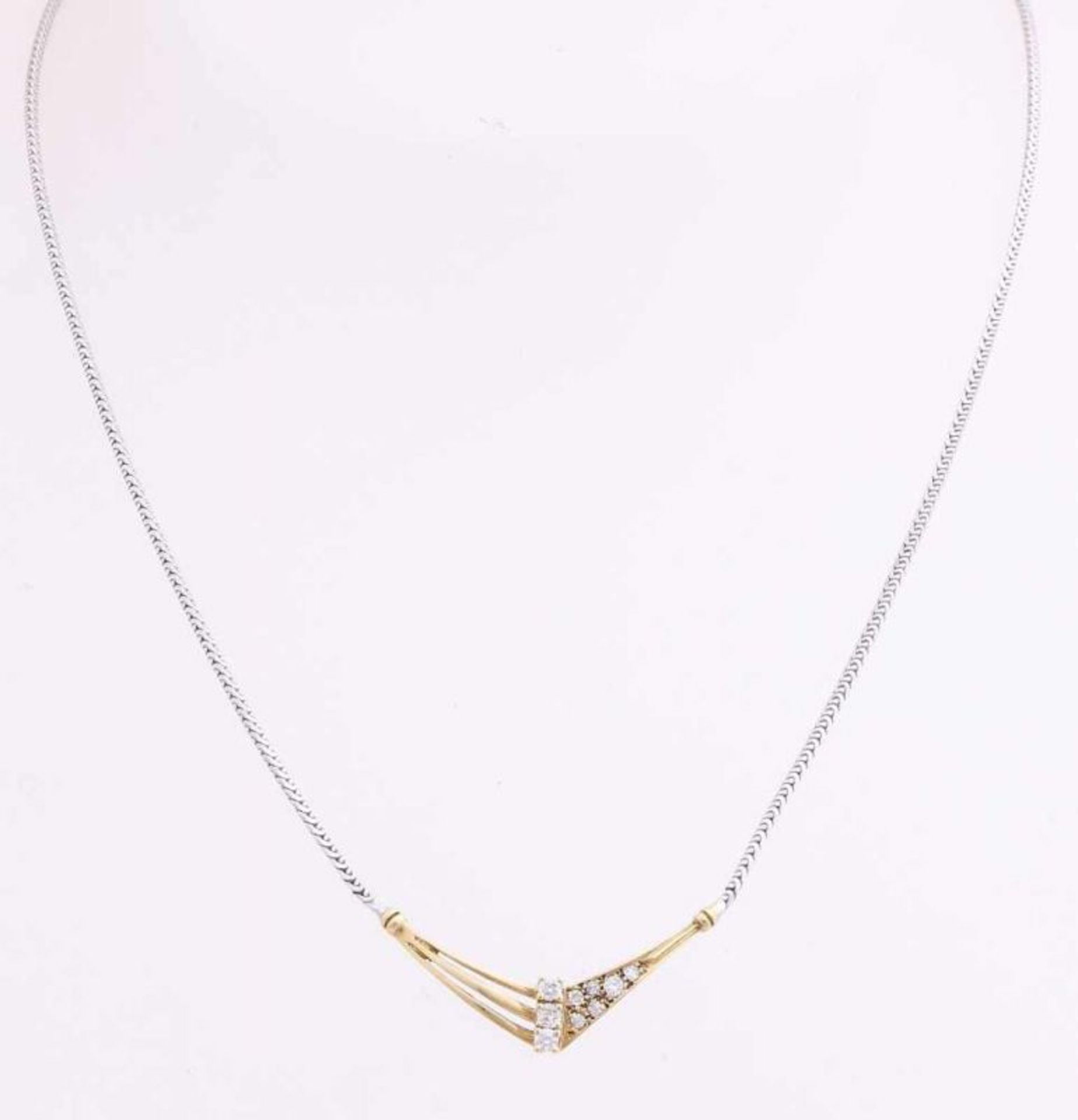 Fine bicolour choker, 585/000 with diamond. White gold necklace with square link, ø1.1 mm, with a