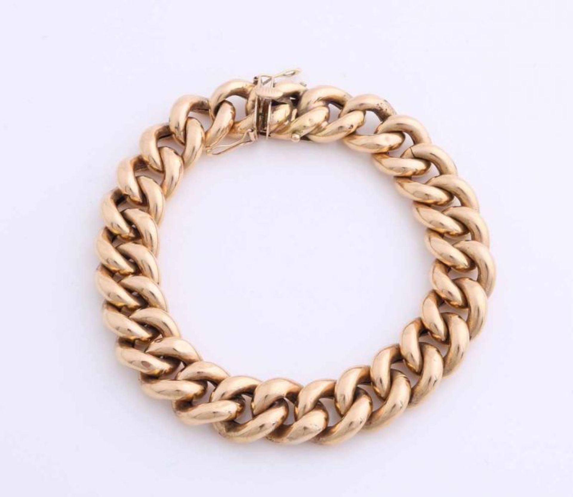 Beautiful yellow gold globe bracelet, 585/000, with lock and safety features. width 13 mm. 30.5