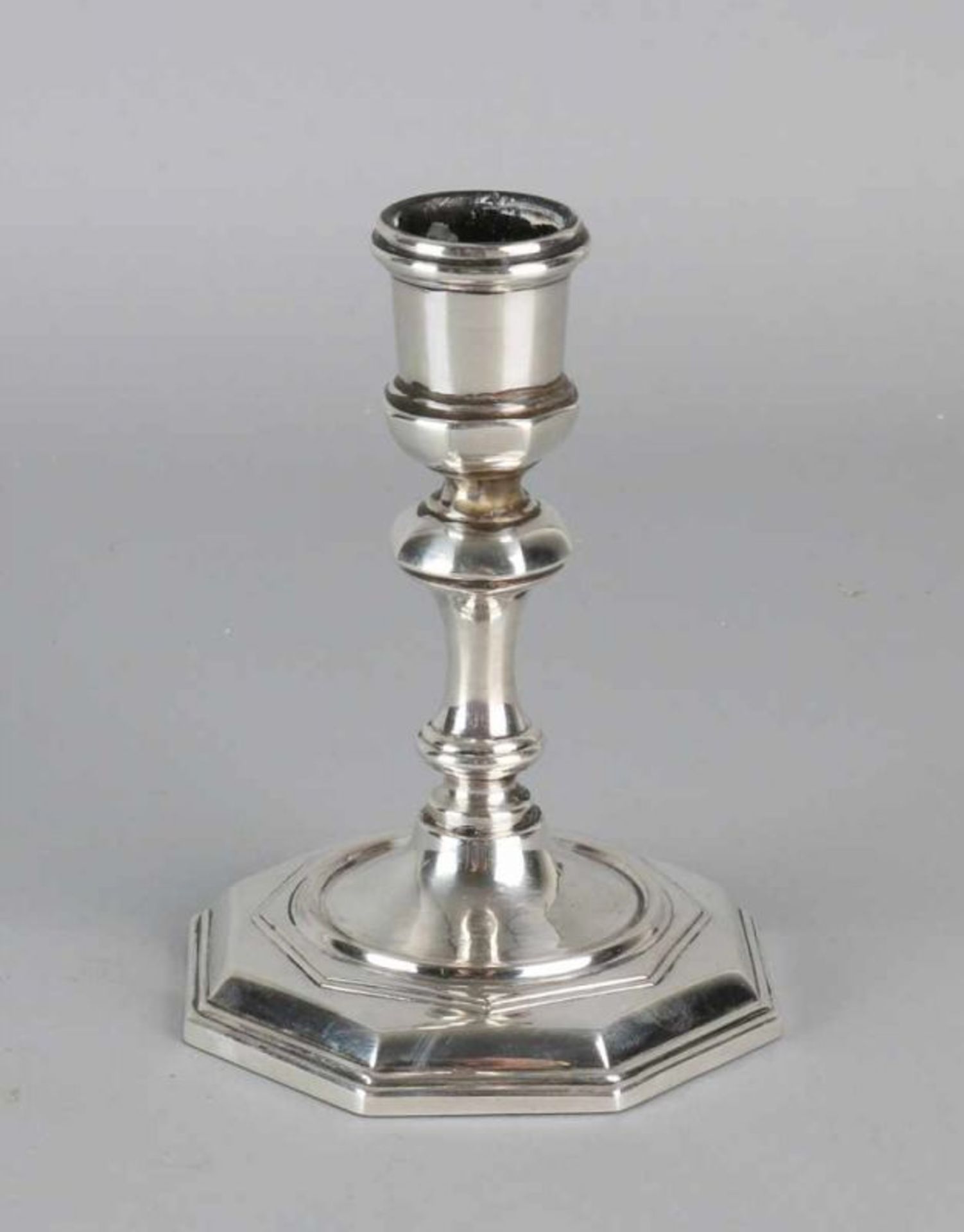 Silver candlestick, 835/000, with octagonal base. 9x12cm. MT .: Arthur Mohrle, Swabian Gmund.