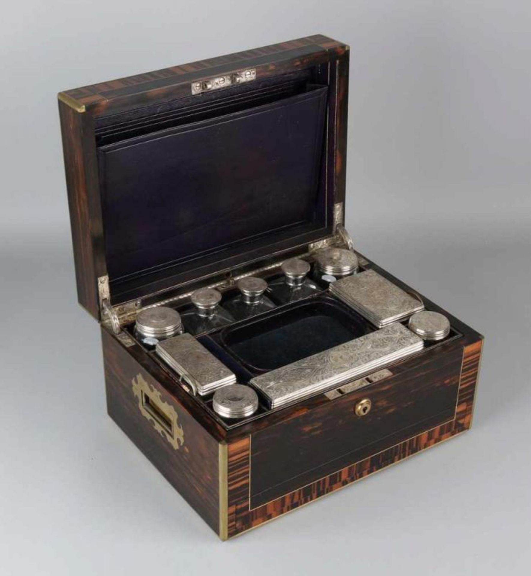 Beautiful travel accessory with silver. Schatulle with from burr walnut, with monogram inlay, SC - Bild 2 aus 5