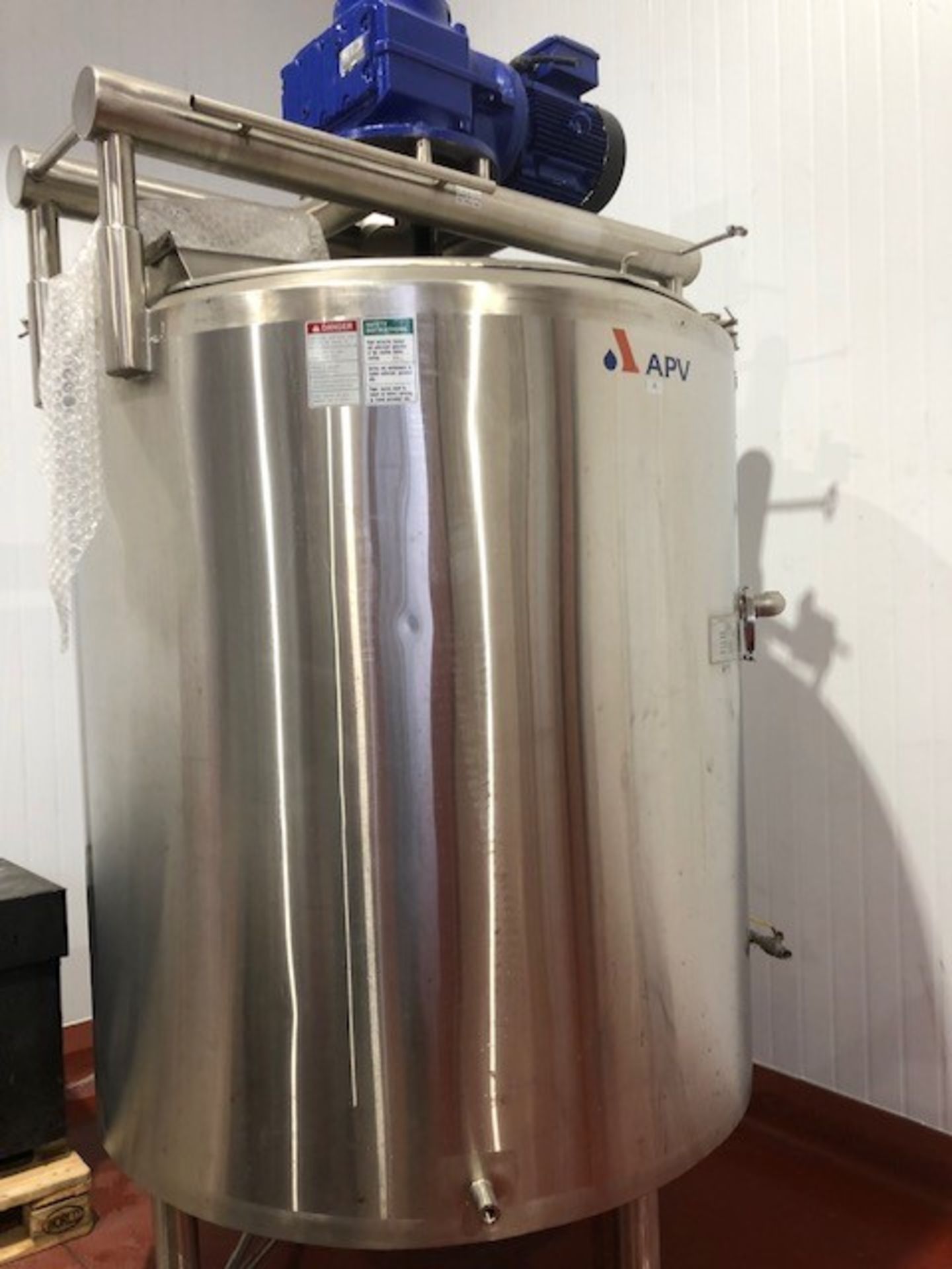 APV 2000 LITRE STAINLESS STEEL TANK - Image 2 of 7