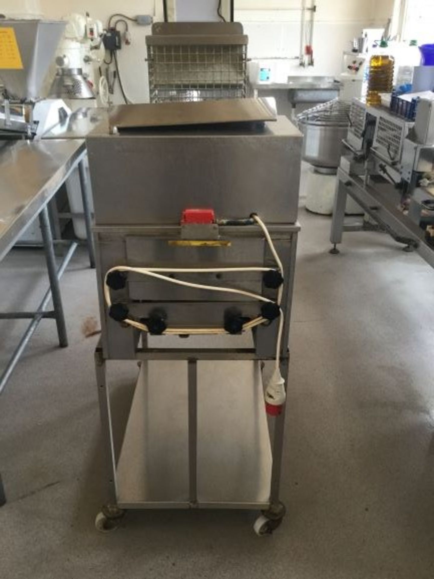 MONO MINI MOULDER WITH TROLLEY STAND - Image 5 of 5