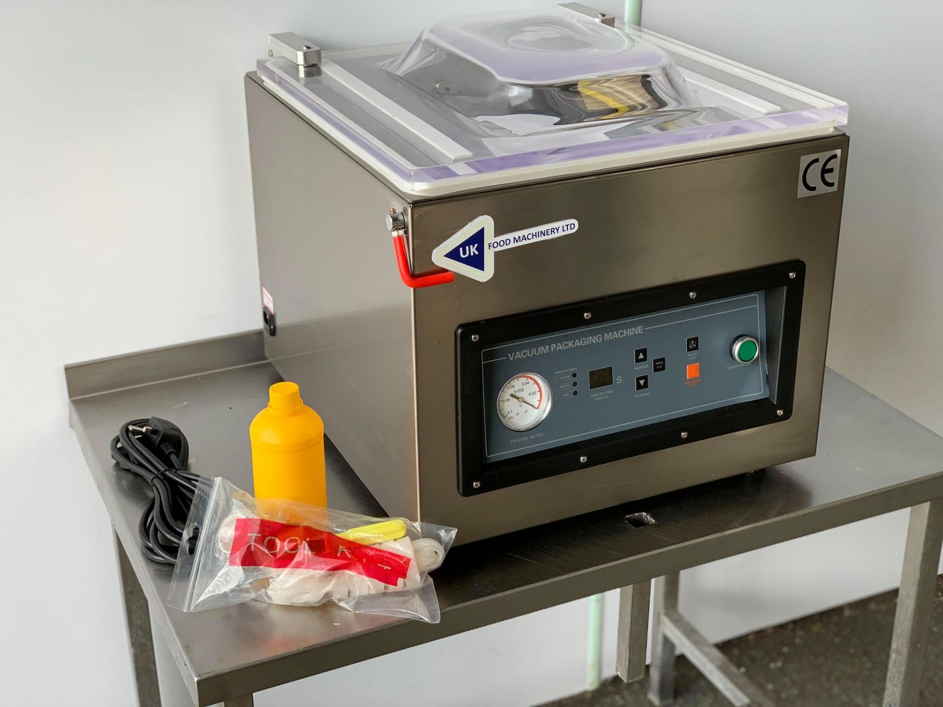 UKFM BRAND NEW TABLE-TOP VACUUM PACKER