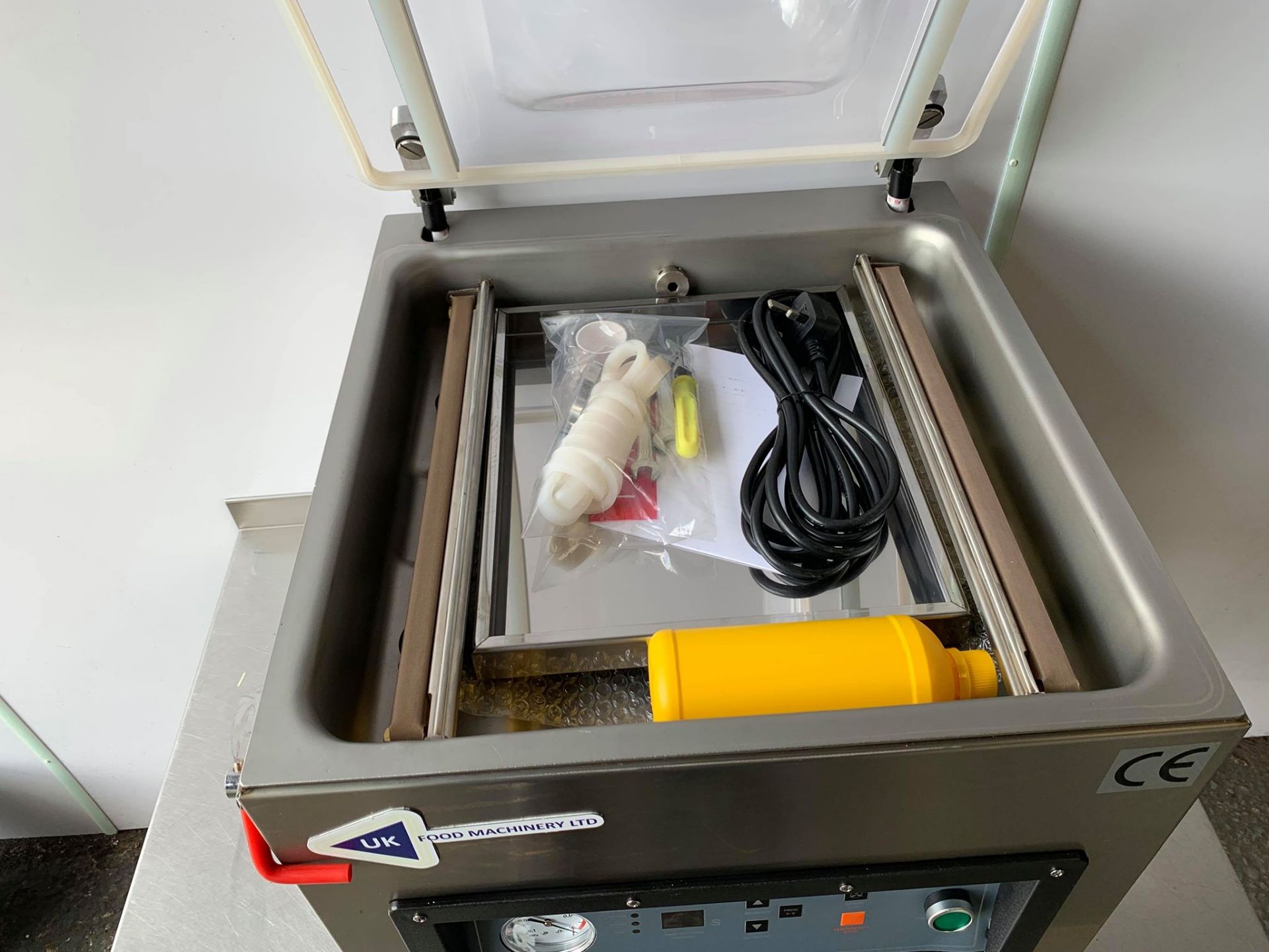 UKFM BRAND NEW TABLE-TOP VACUUM PACKER - Image 3 of 9