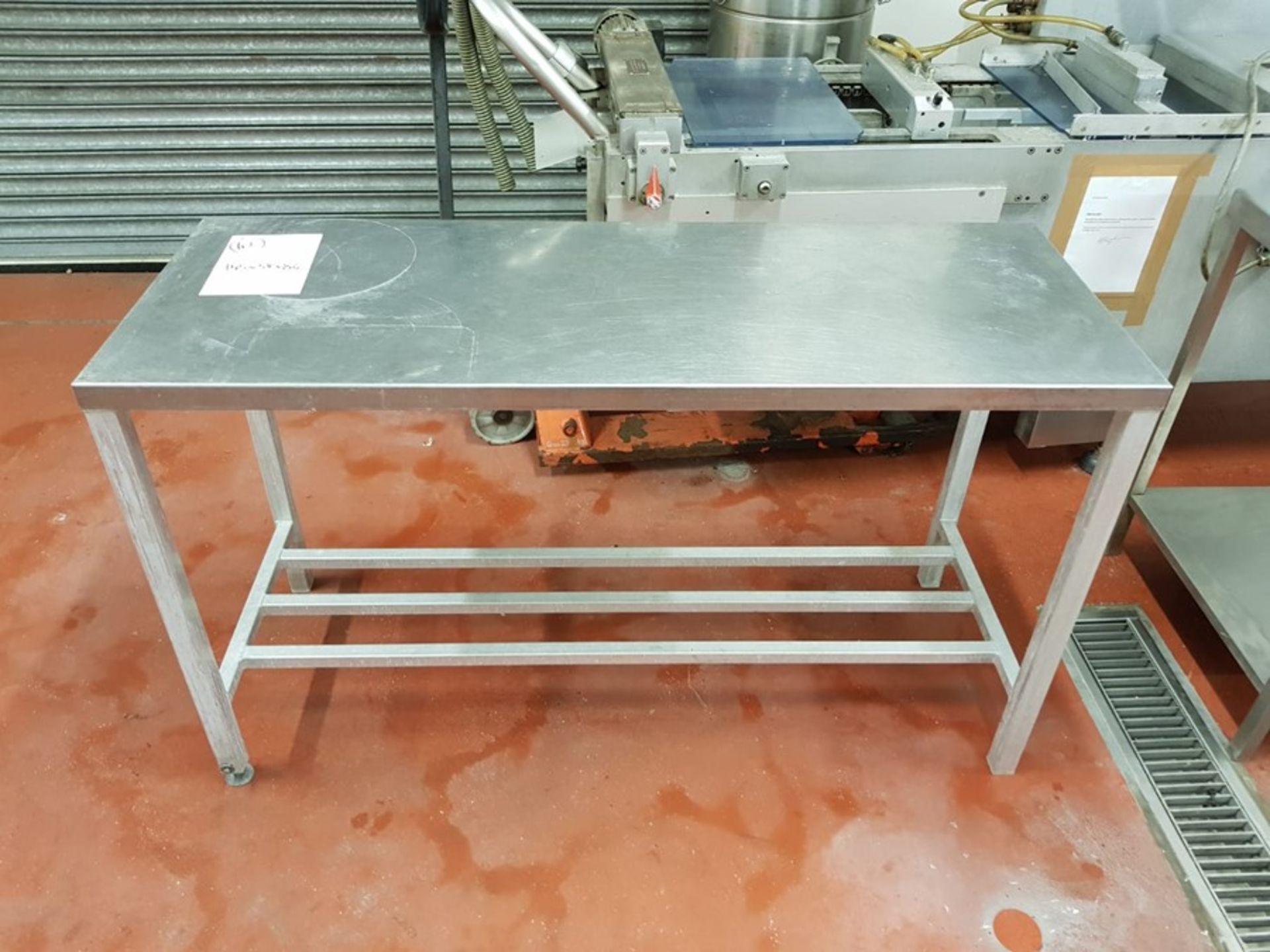 STAINLESS STEEL TABLE