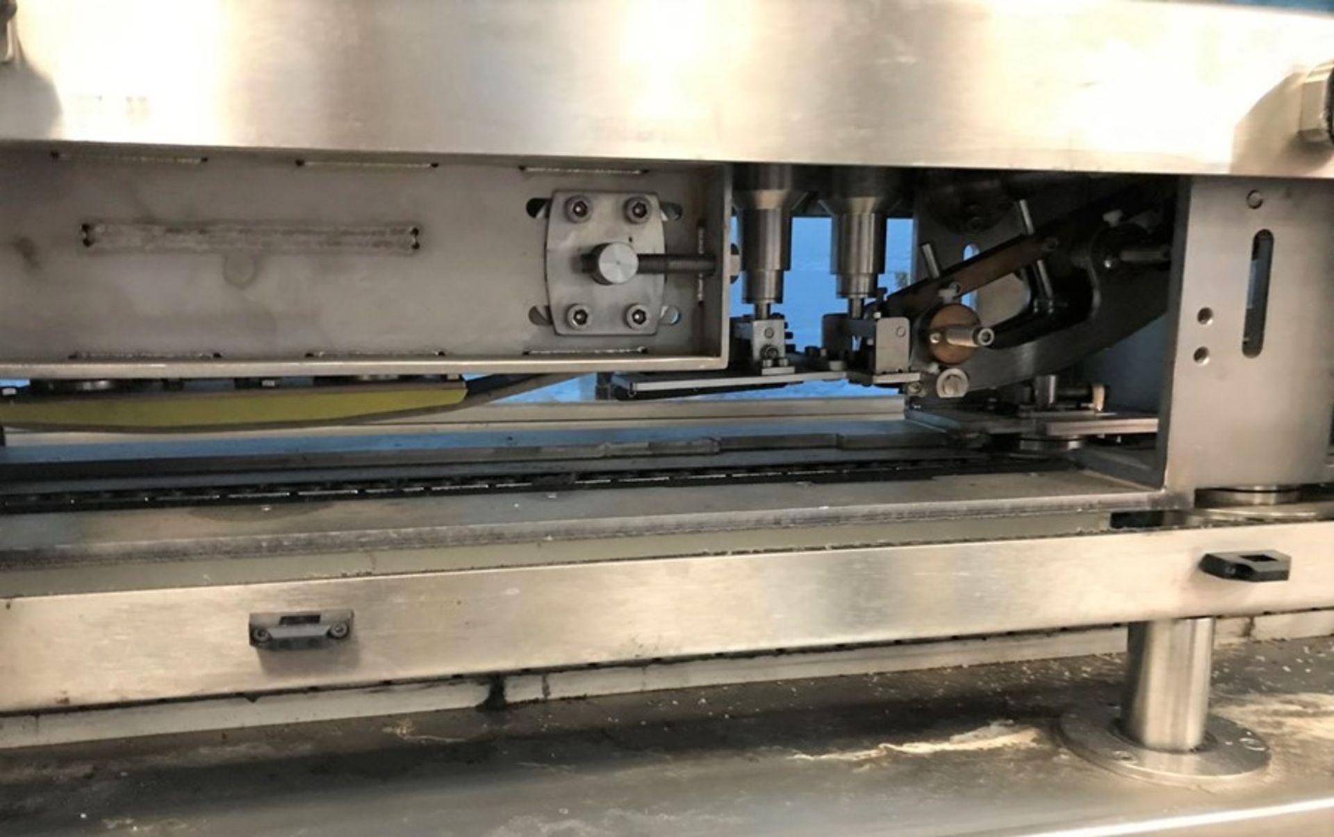 NEWMAN AUTOMATIC WRAP-AROUND LABELLER - Image 11 of 13