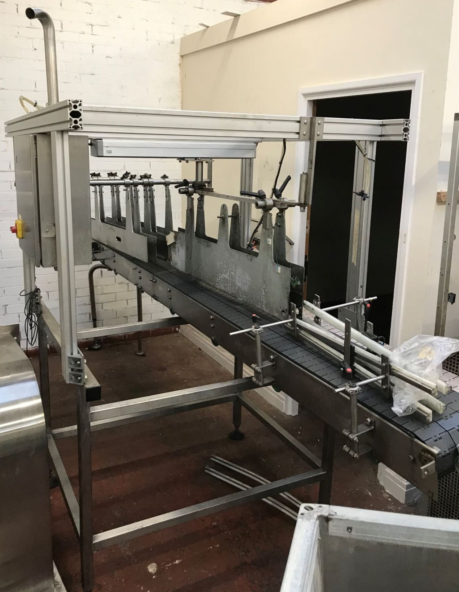 CONVERGING CONVEYOR SYSTEM FOR BOTTLES / JARS - Image 18 of 22