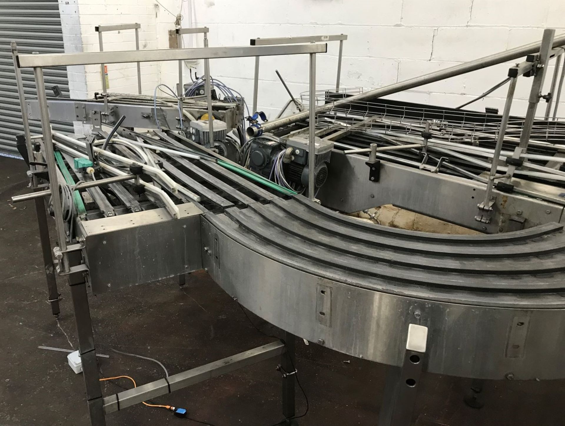 CONVERGING CONVEYOR SYSTEM FOR BOTTLES / JARS - Image 10 of 22