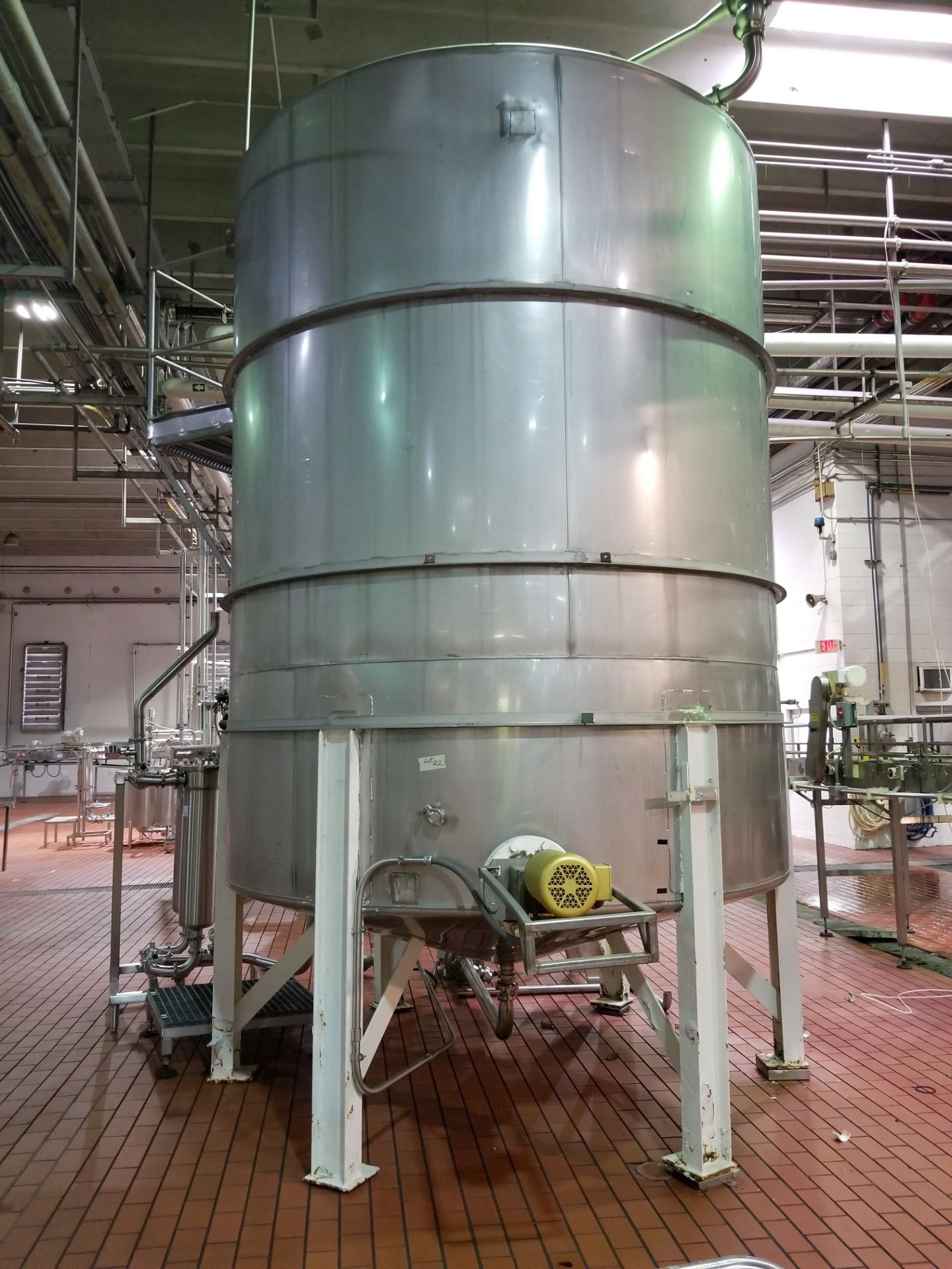 Perry Products Company Stainless Steel 5200 Gallon Balance Tank with Agitator; Model: VCWX - Image 2 of 8