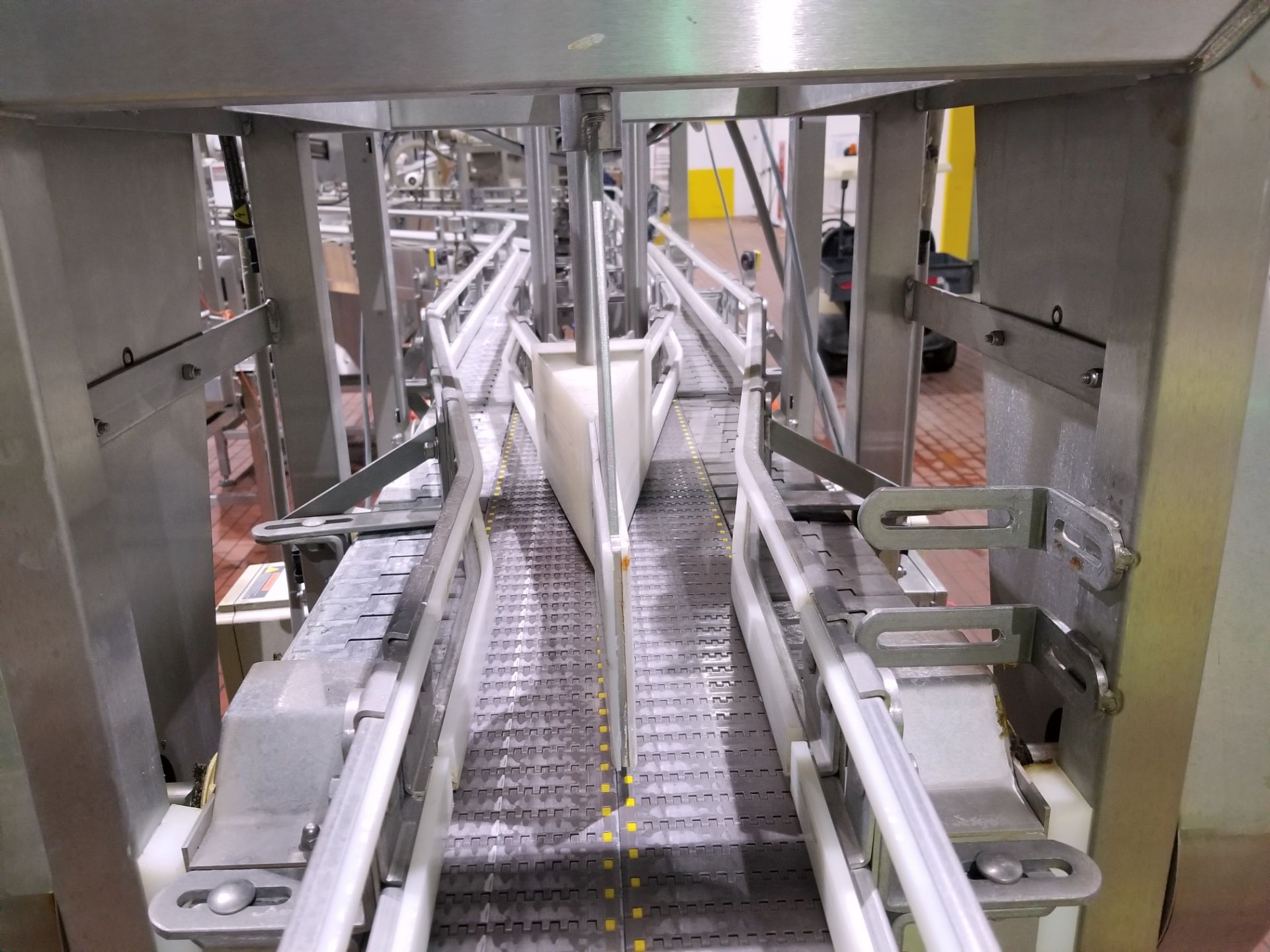 2007 Sentry Crossover Conveyor from 4.5 inch to Double 4.5 to Slow Down Module - Image 3 of 11